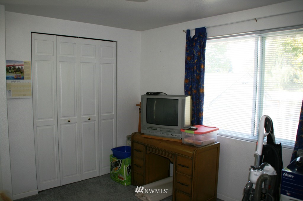 825 218th Street Southwest Bothell, WA 98021 - Photo 15 of 22