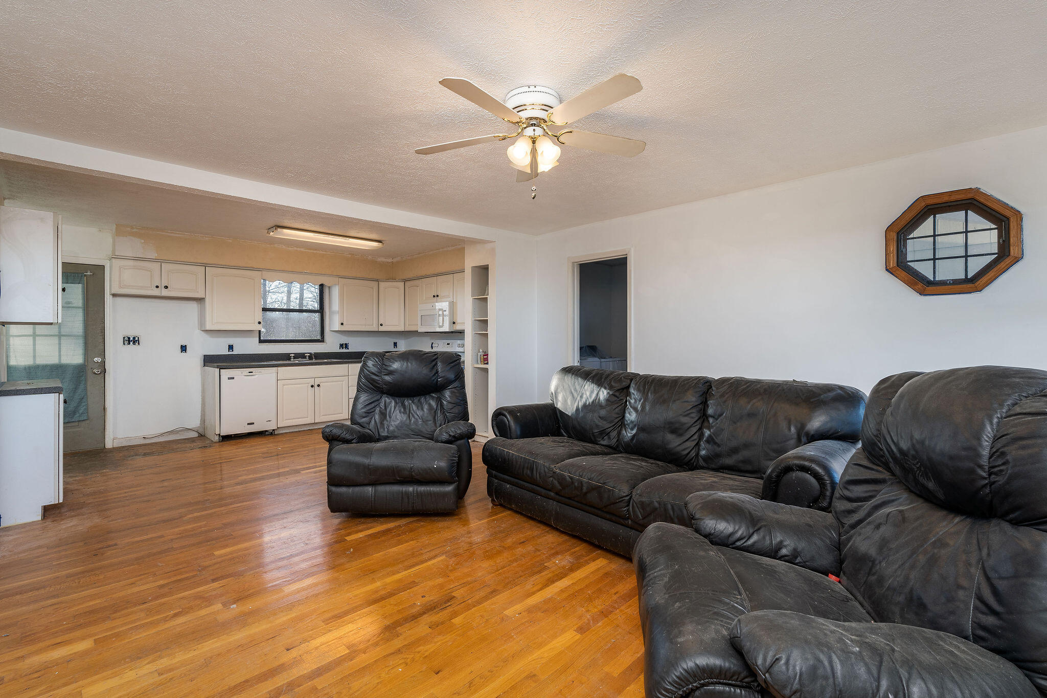 295 Cobb Road Surgoinsville, TN 37873 - Photo 3 of 20 DSC08498-Edit