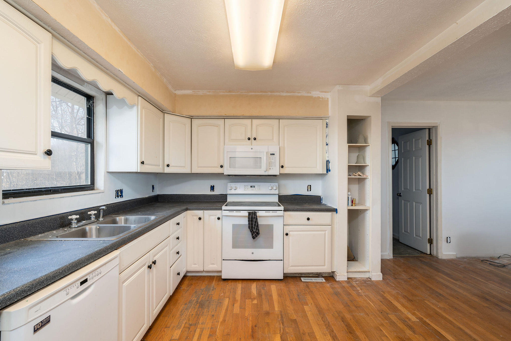295 Cobb Road Surgoinsville, TN 37873 - Photo 8 of 20 DSC08526-Edit