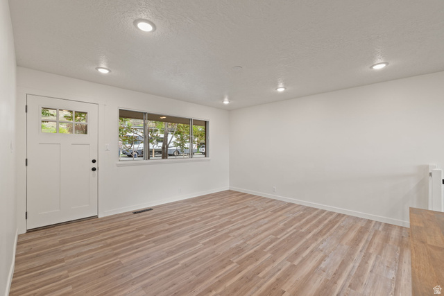 596 South 1500 East Provo, UT 84606 - Photo 3 of 49