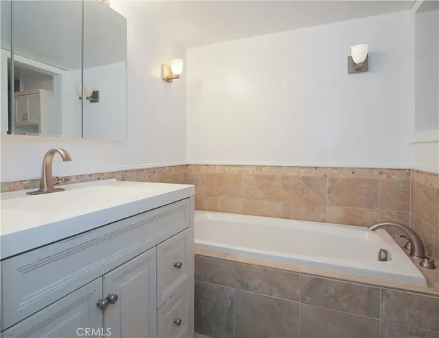 $4,500 | 239 North Juanita Avenue, Unit E, Redondo Beach, CA 90277