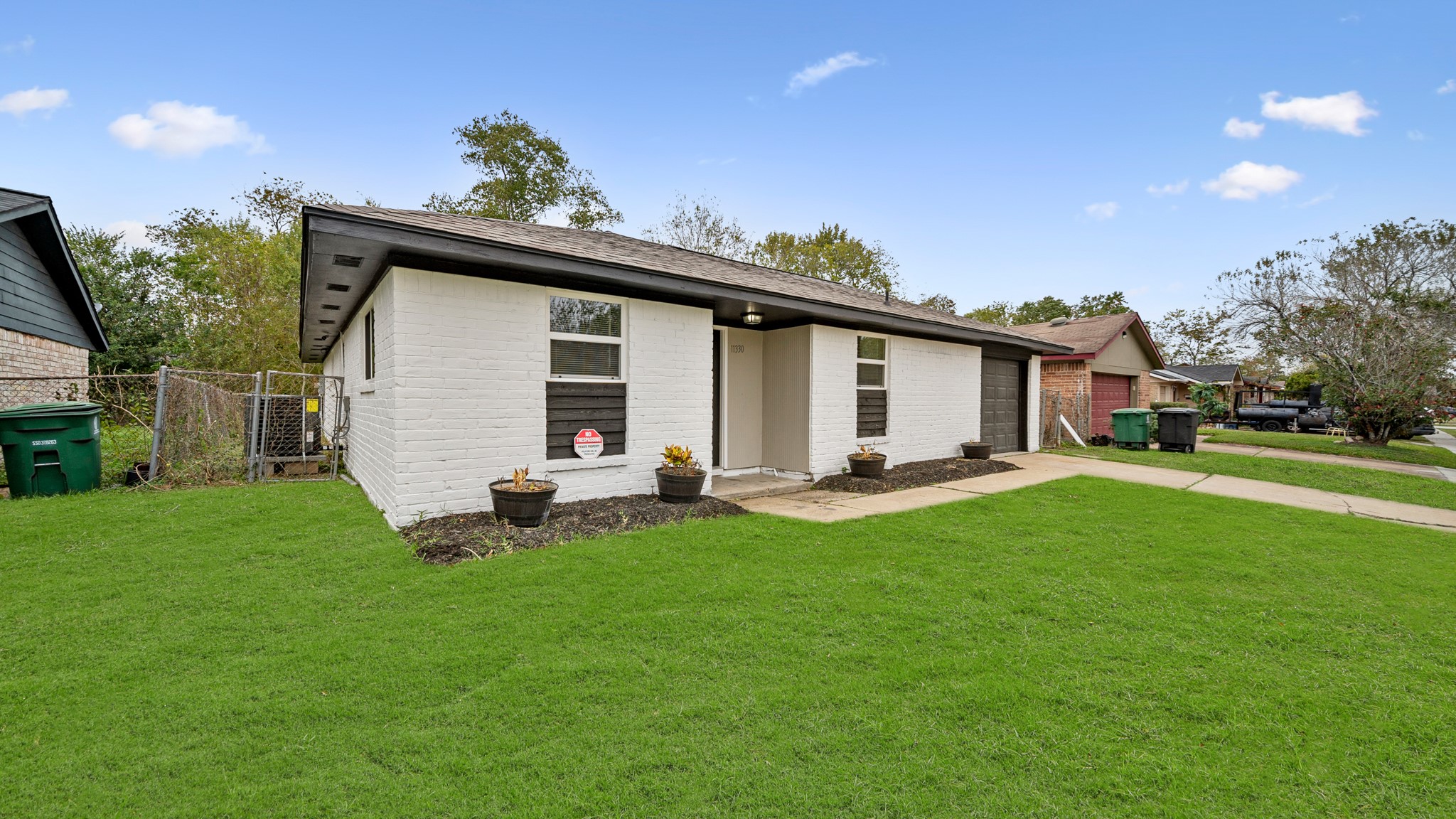 11330 Murr Way Houston, TX 77048 - Photo 2 of 26