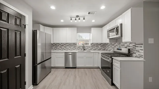 $1,749 | 11330 Murr Way, Houston, TX 77048