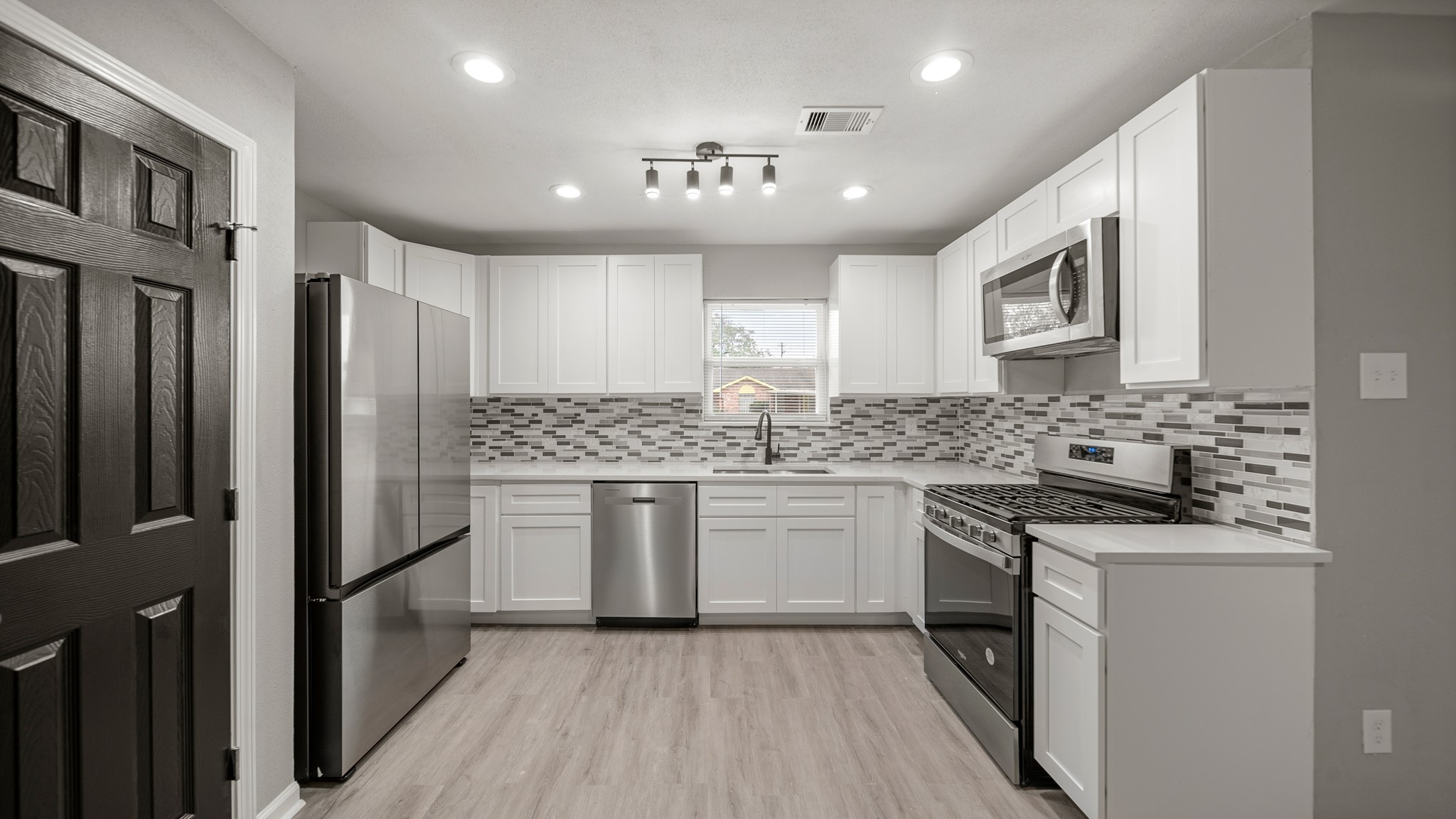 11330 Murr Way Houston, TX 77048 - Photo 3 of 26