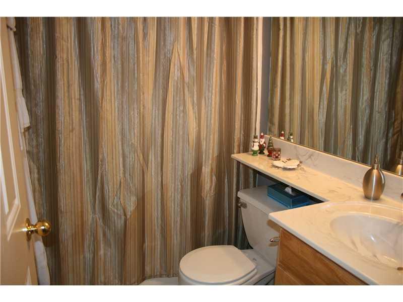372 Skiway Road, Unit II109 Newry, ME 04261 - Photo 13 of 14 Bathroom.