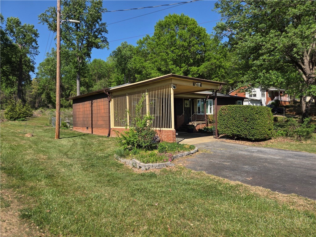 145 Black Oak Ridge Road Taylorsville, NC 28681 - Photo 2 of 39 a front view of a house with garden