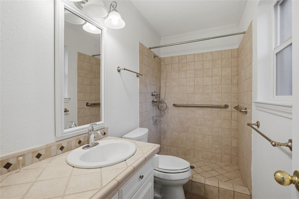 1333 Roaring Springs Road, Unit 1333 Fort Worth, TX 76114 - Photo 14 of 23 Primary bath