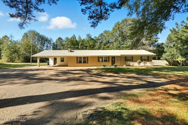 $229,900 | 6156 Highway 18, Brandon, MS 39042