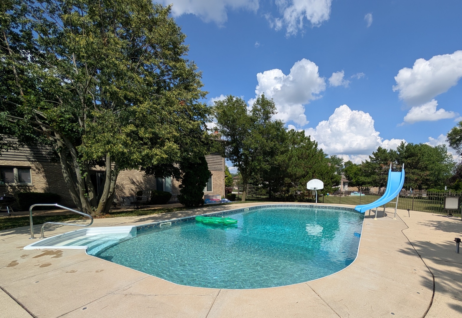 10785 Ashford Avenue Frankfort, IL 60423 - Photo 2 of 42 a view of a fountain in the house