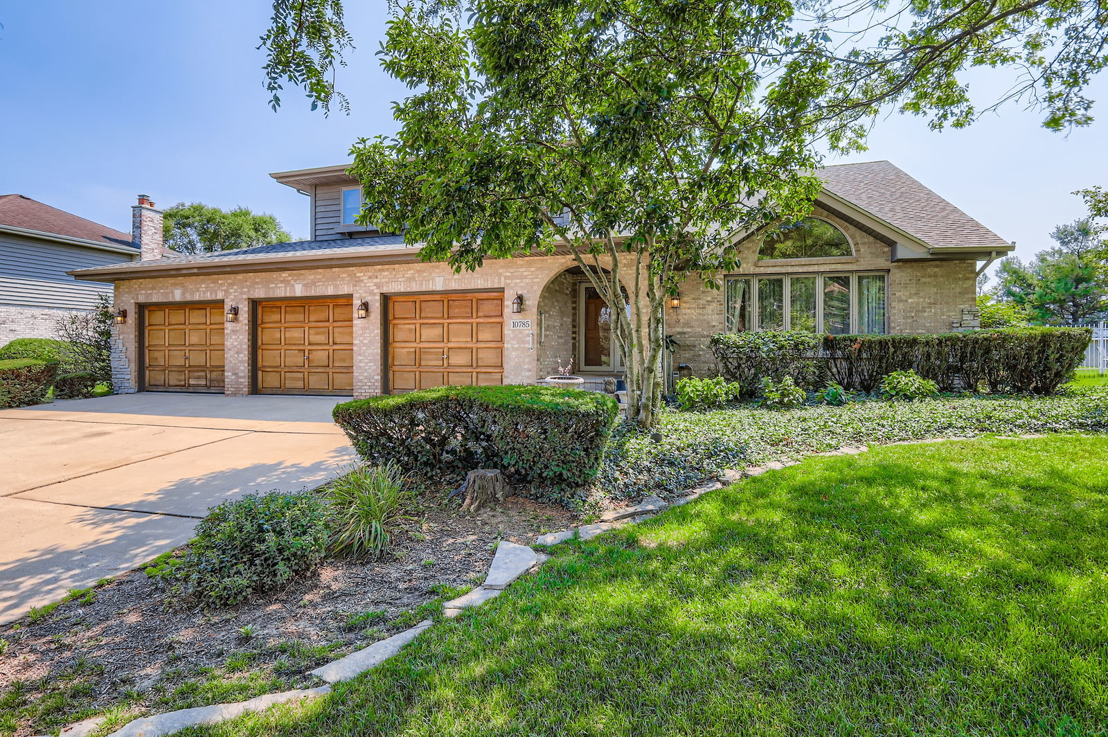 10785 Ashford Avenue Frankfort, IL 60423 - Photo 3 of 42 front view of a house with a yard