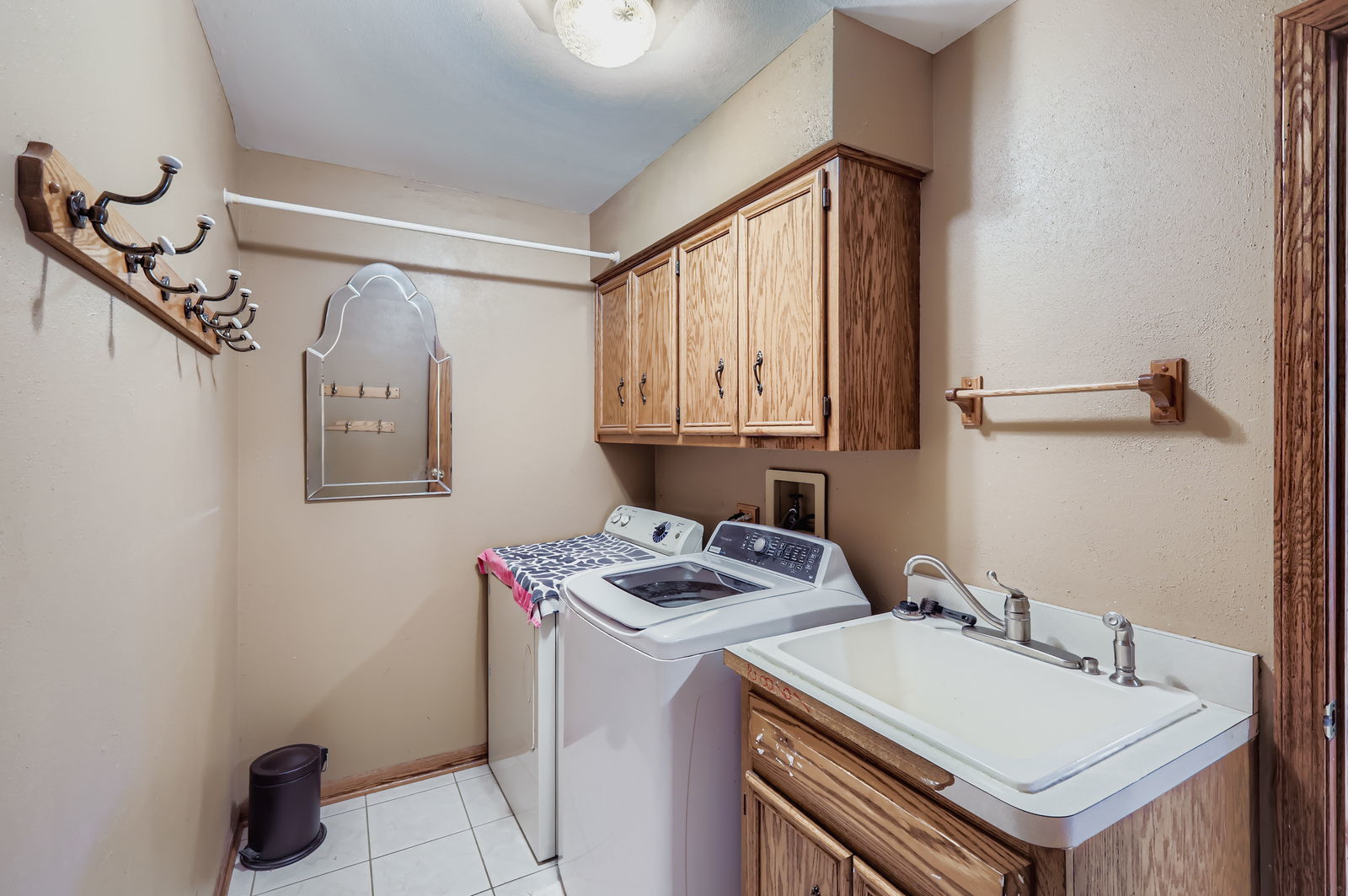 10785 Ashford Avenue Frankfort, IL 60423 - Photo 35 of 42 a utility room with dryer and washer