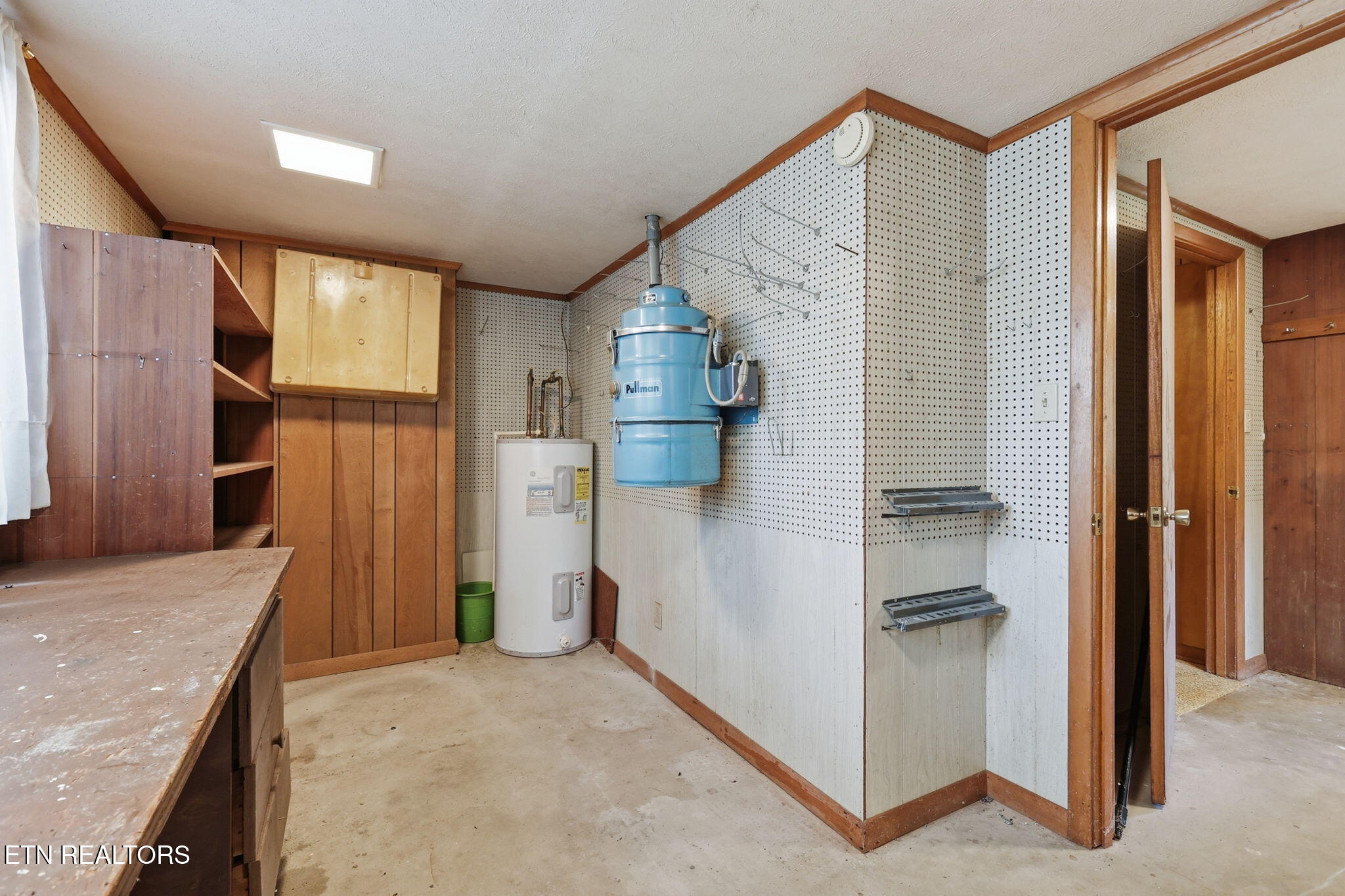 114 Balboa Circle Oak Ridge, TN 37830 - Photo 38 of 52 Laundry & Extra Storage