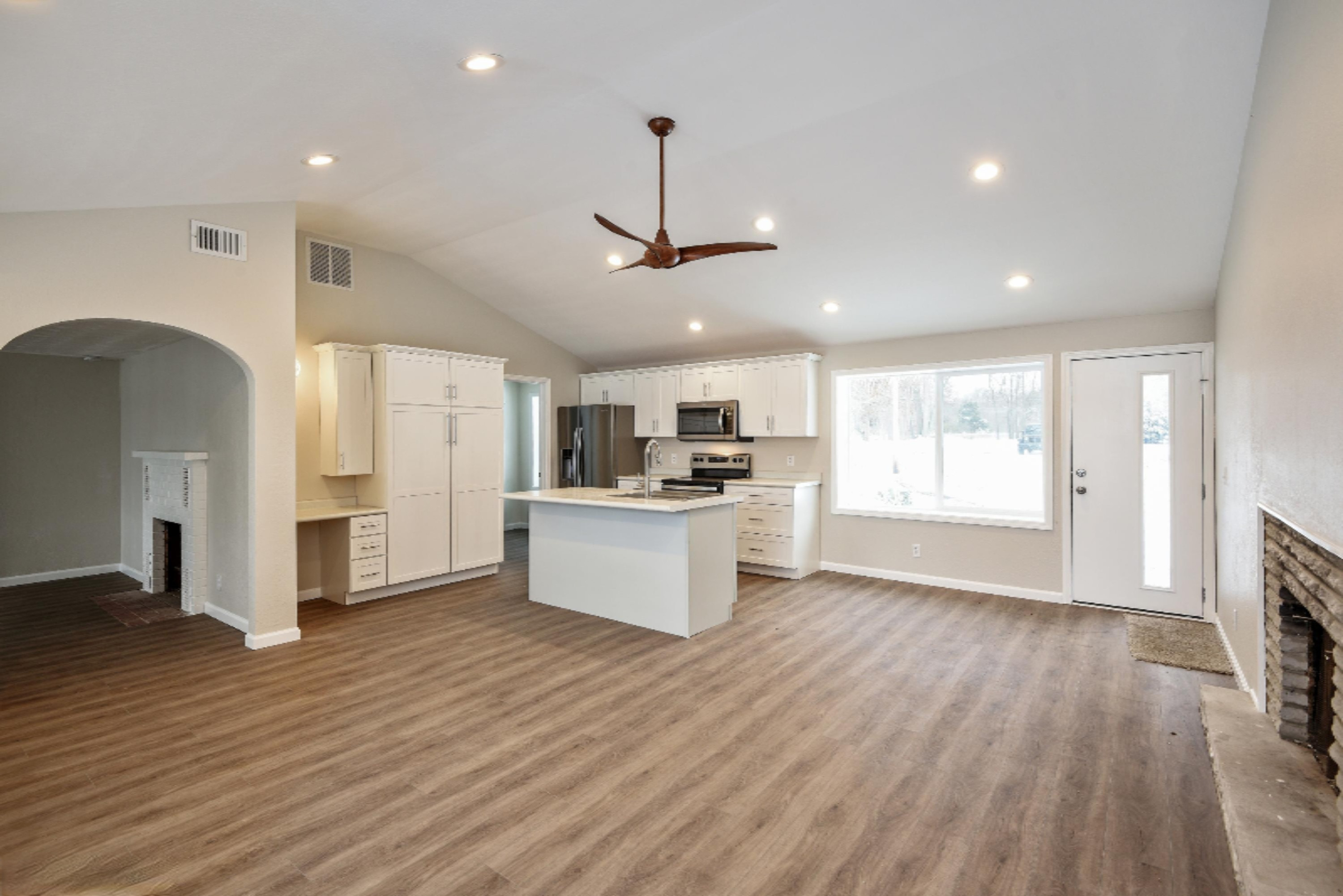59323 Noah Lake Road Three Rivers, MI 49093 - Photo 4 of 10 06_59323NoahLakeRoad_92001_KitchenDining