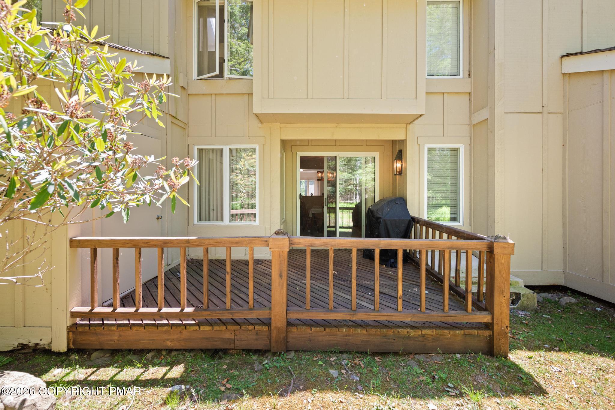 525 Rondaxe Lane Pocono Pines, PA 18350 - Photo 28 of 33 Rear Deck