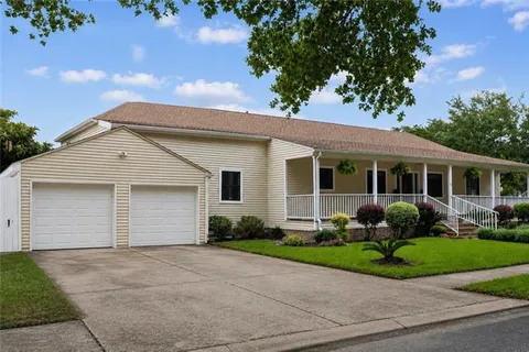 $549,000 | 1 Charlotte Drive, New Orleans, LA 70122