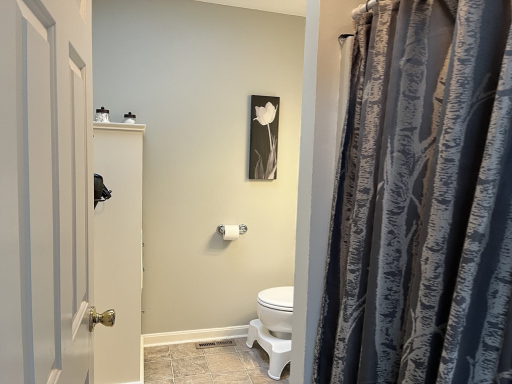 4 Herbert Drive, Unit B Sutton, MA 01590 - Photo 15 of 30