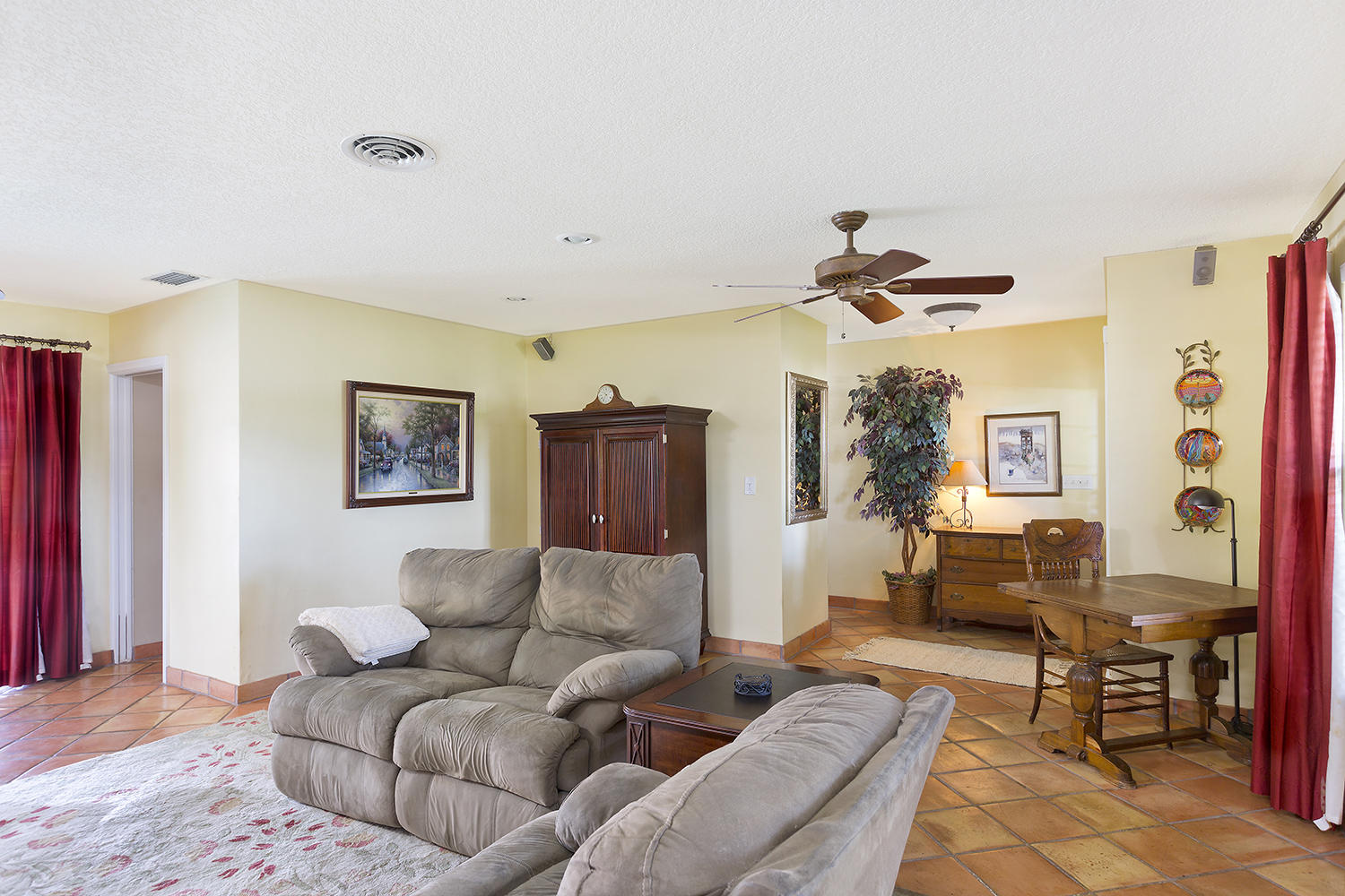 71 Southwest 11th Court Boca Raton, FL 33486 - Photo 3 of 24 03_Livingroom_3