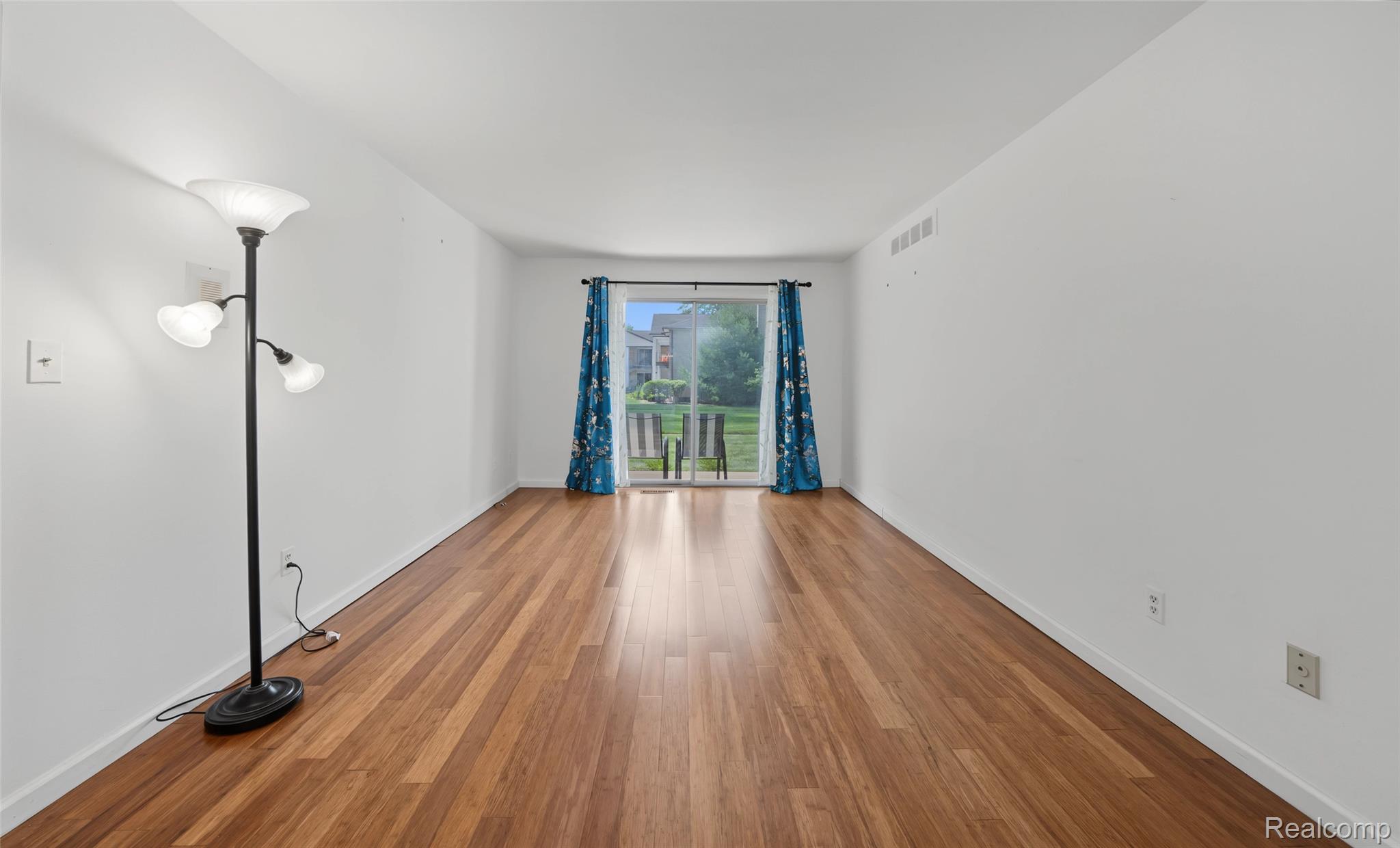 29289 Hayes Road, Unit F10 Warren, MI 48088 - Photo 13 of 40 13_Living Room-3.jpeg