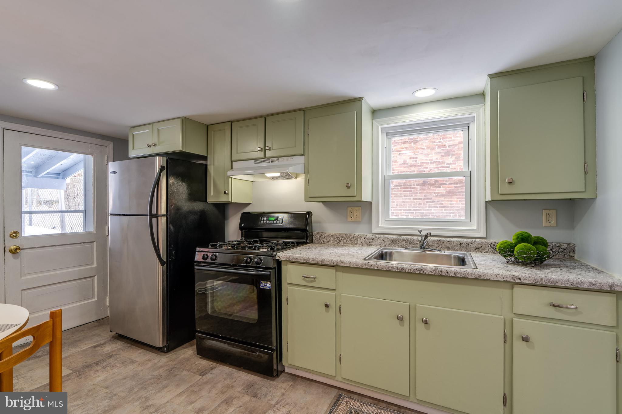 327 Beaver Street Lancaster, PA 17603 - Photo 6 of 17