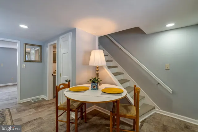 a view of a livingroom with furniture