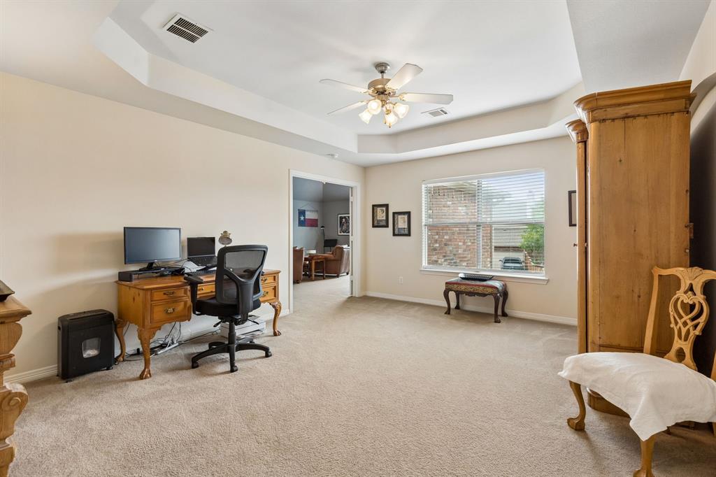 960 Remuda Road Frisco, TX 75033 - Photo 21 of 39 Neutral tone carpeted room featuring a tray ceiling, recessed lighting, and a ceiling fan