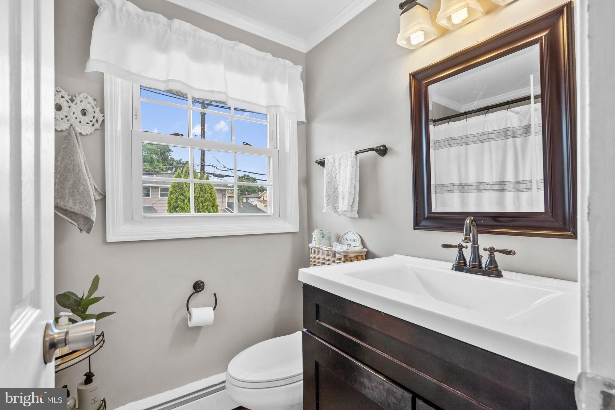 29 Tinder Road Levittown, PA 19056 - Photo 29 of 44 Hall Bath