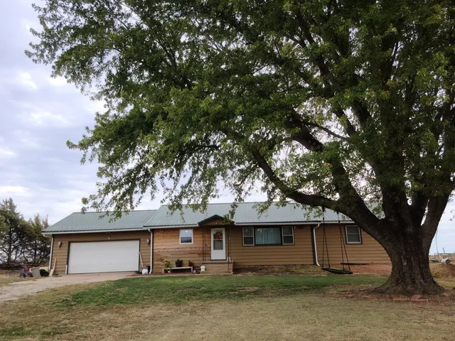 $270,000 | 622 South Caldwell Road, Mayfield, KS 67103