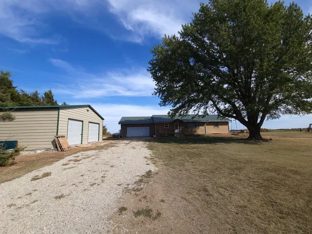 $270,000 | 622 South Caldwell Road, Mayfield, KS 67103