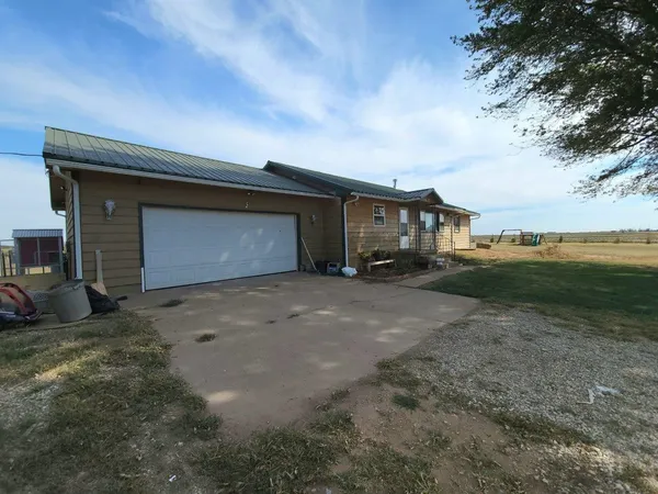 $270,000 | 622 South Caldwell Road, Mayfield, KS 67103
