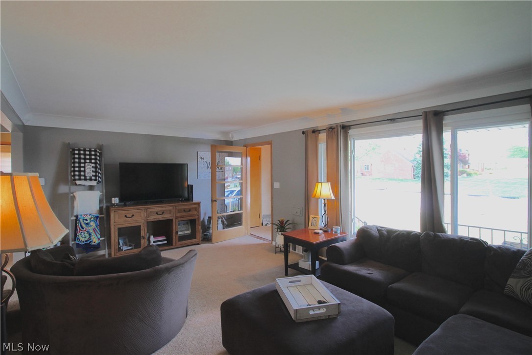 1515 Maywood Road Cleveland, OH 44121 - Photo 4 of 31 Gallery Image 4