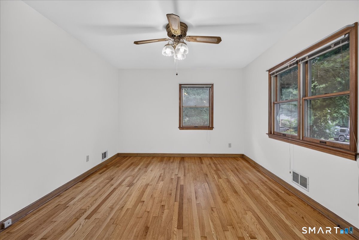 22 Robinwood Road Hamden, CT 06517 - Photo 24 of 40 Gallery Image 24