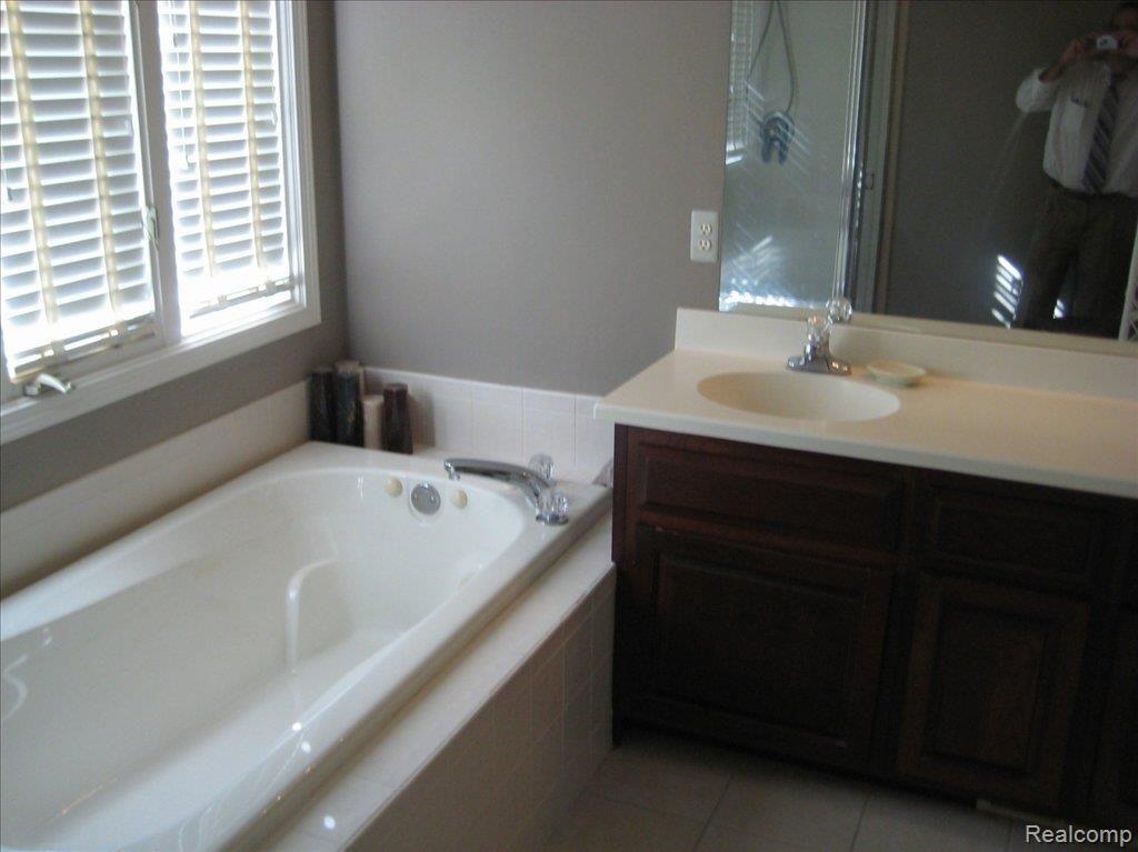 1748 Chase Rochester, MI 48307 - Photo 12 of 14 Master Bathroom
