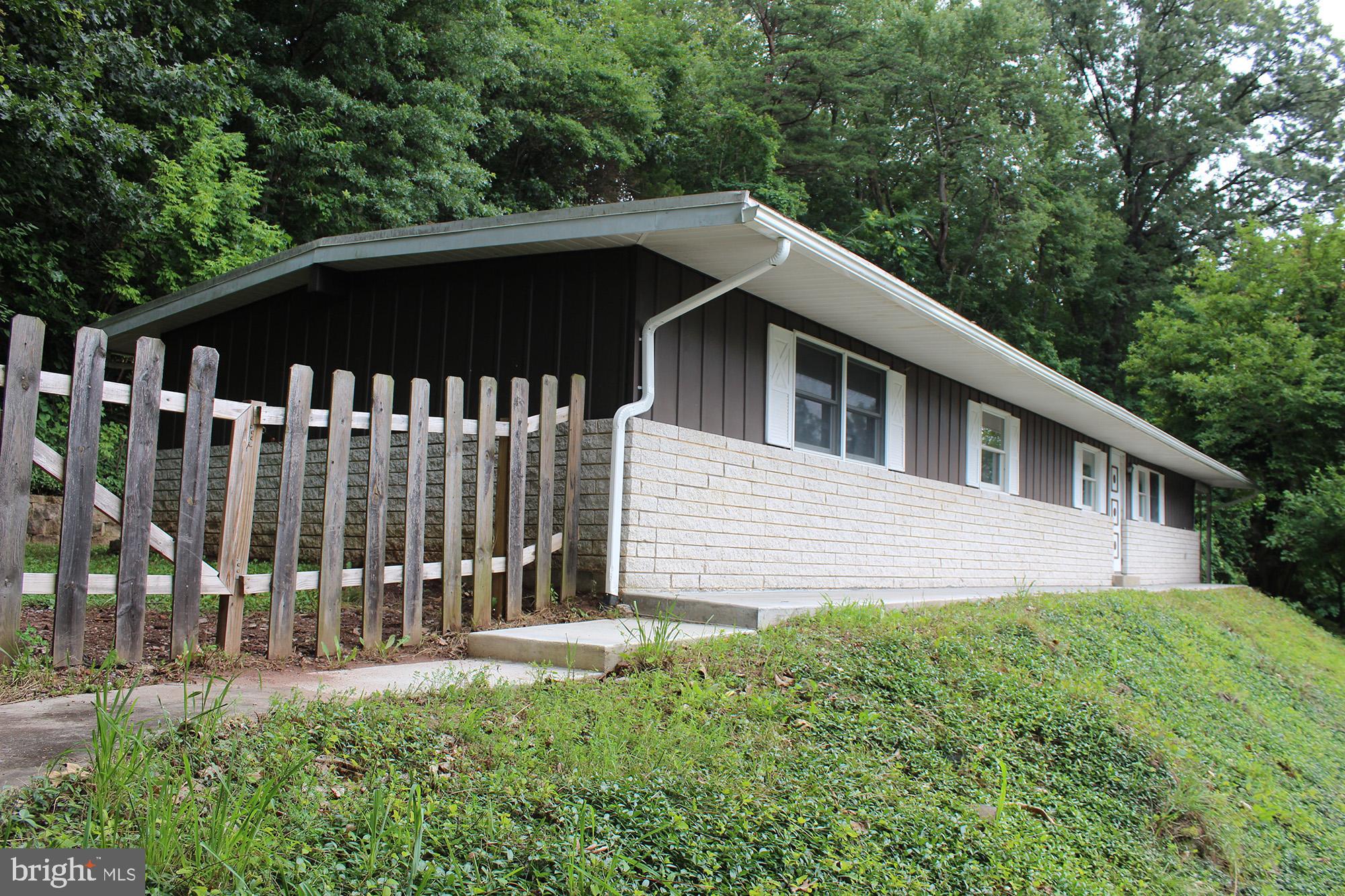 910 Newberry Road Middletown, PA 17057 - Photo 2 of 16 Gallery Image 2