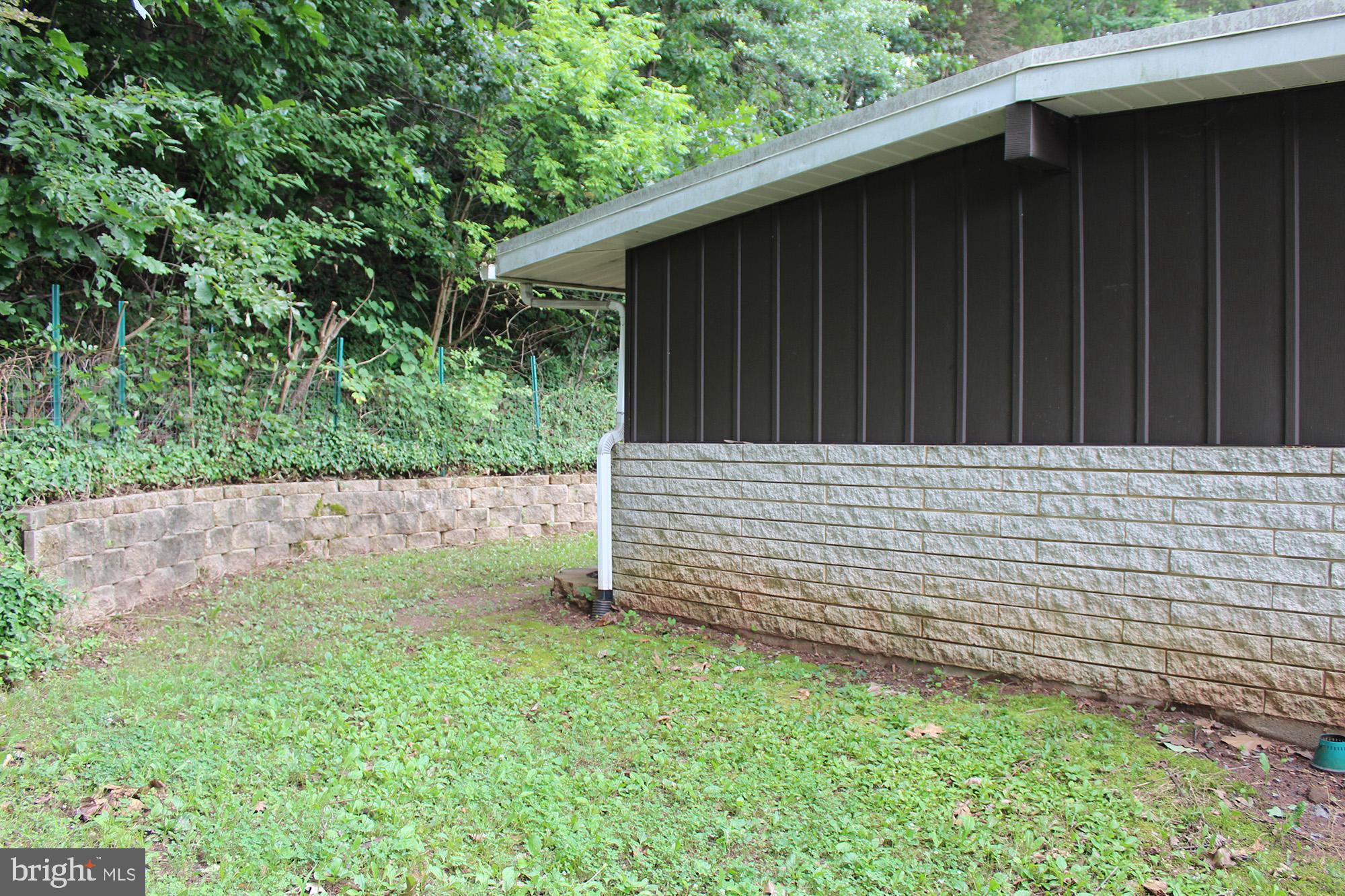910 Newberry Road Middletown, PA 17057 - Photo 3 of 16 Gallery Image 3