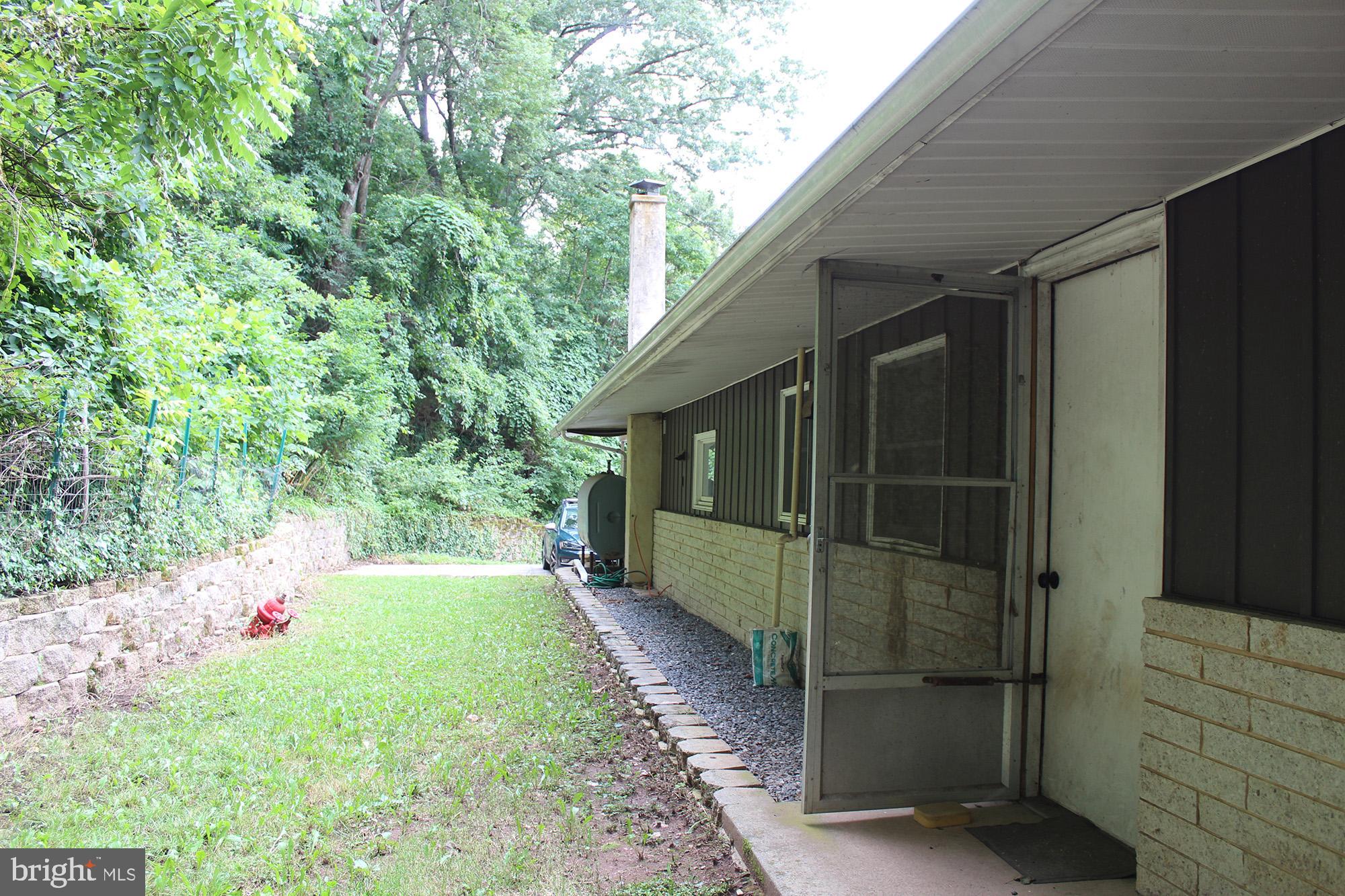 910 Newberry Road Middletown, PA 17057 - Photo 4 of 16 Gallery Image 4