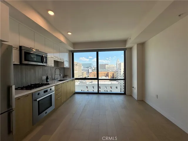 $2,350 | 400 South Broadway, Unit 1002, Los Angeles, CA 90013