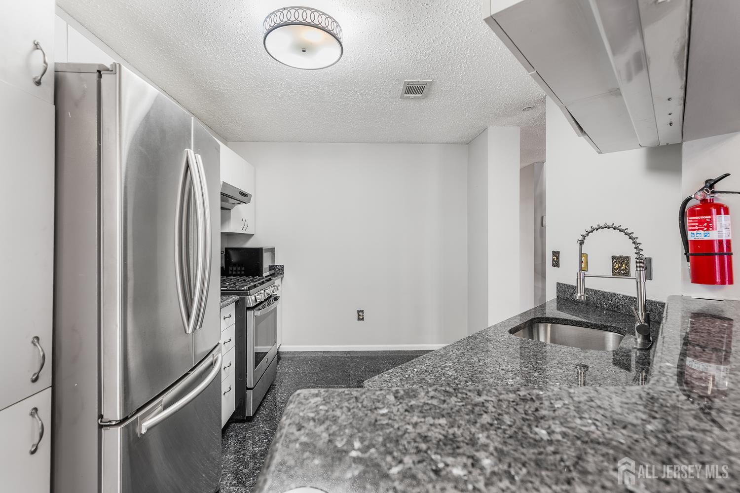 834 Edpas Road New Brunswick, NJ 08901 - Photo 8 of 11