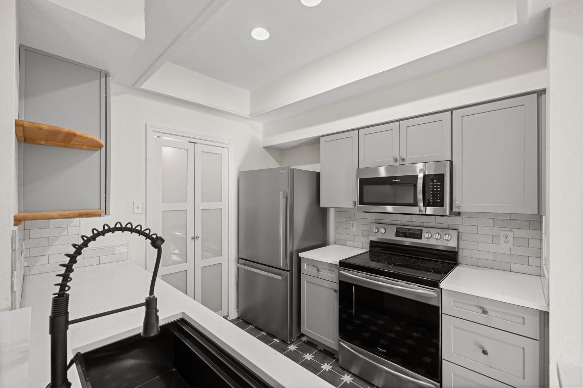 4711 Spicewood Springs Road, Unit 2107 Austin, TX 78759 - Photo 5 of 26 a kitchen with a refrigerator stove and microwave