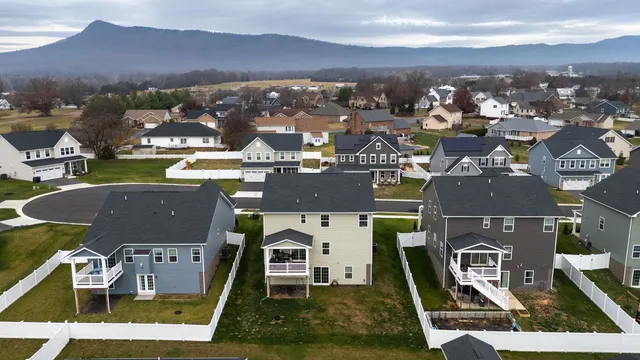 $589,000 | 10166 Oak Cir Lane, McGaheysville, VA 22840