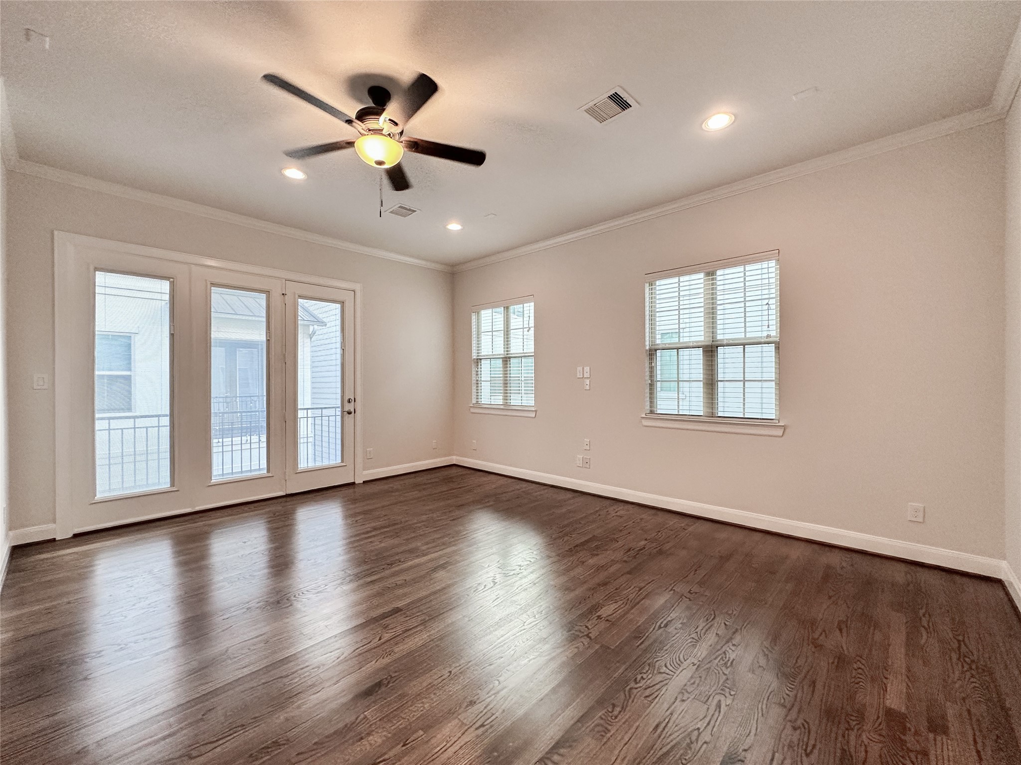 10 Hermann Park Court Houston, TX 77021 - Photo 12 of 32 a view of an empty room with wooden floor and a window