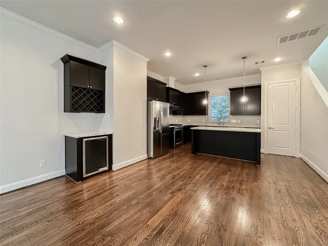 a view of kitchen with microwave oven and cabinets
