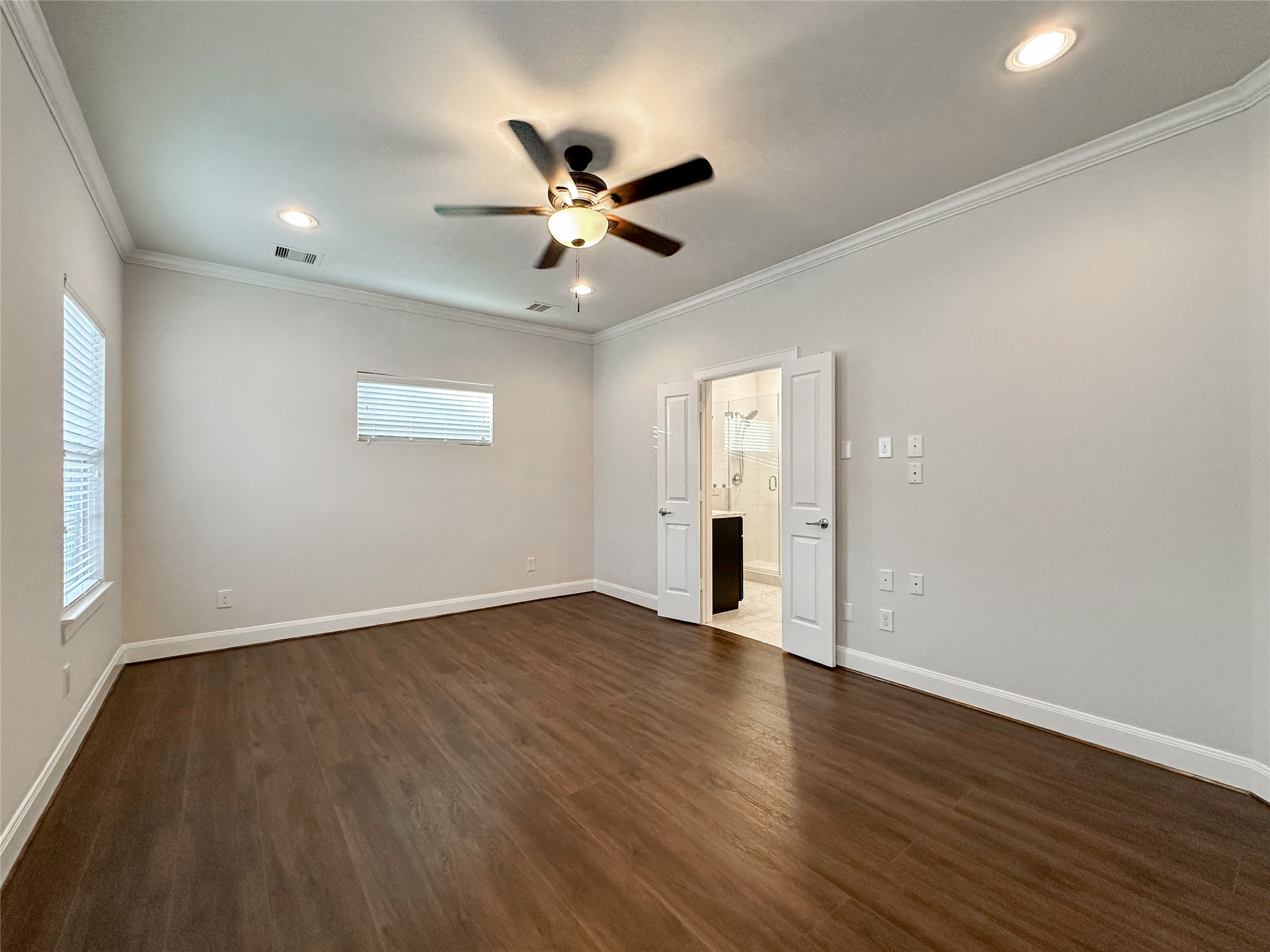10 Hermann Park Court Houston, TX 77021 - Photo 17 of 32 wooden floor in an empty room with a window