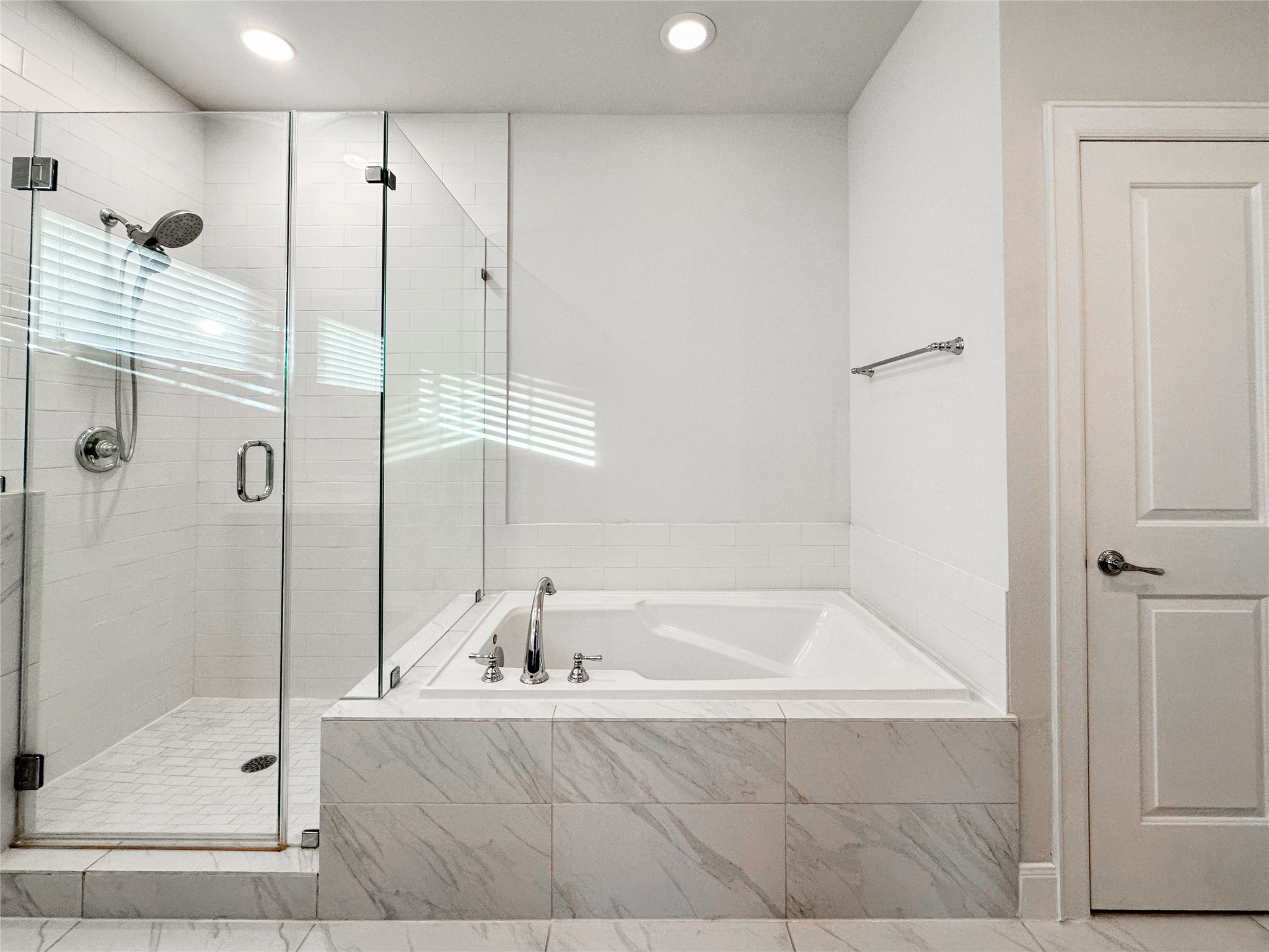 10 Hermann Park Court Houston, TX 77021 - Photo 19 of 32 a bathroom with a tub shower and sink