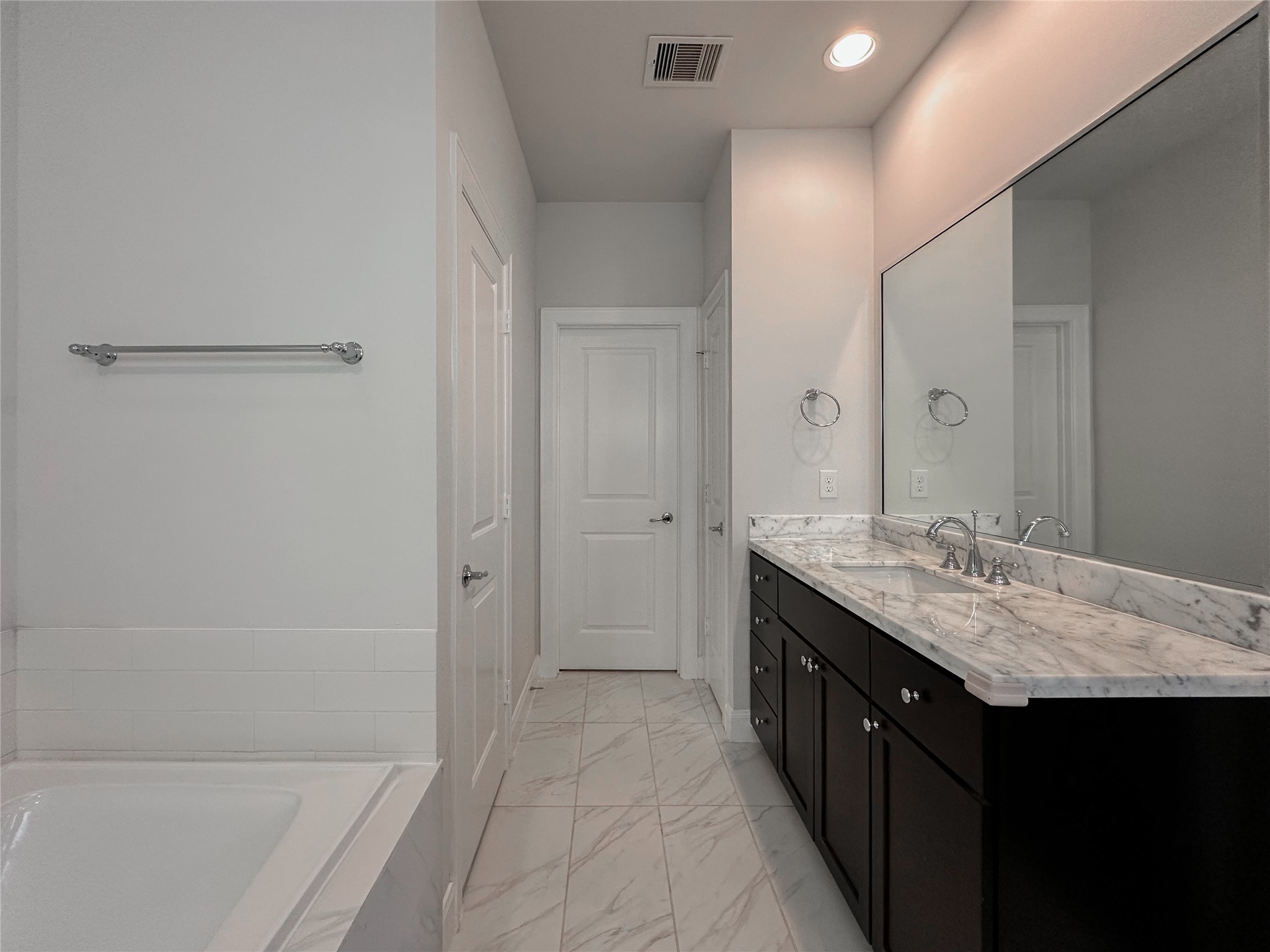 10 Hermann Park Court Houston, TX 77021 - Photo 20 of 32 a bathroom with a granite countertop sink and a mirror