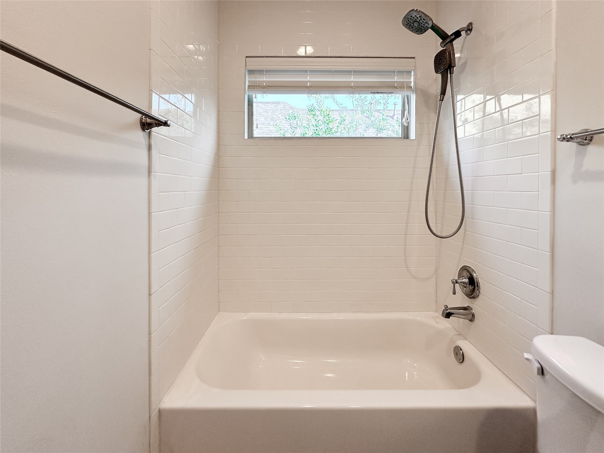10 Hermann Park Court Houston, TX 77021 - Photo 26 of 32 a bathroom with a bath tub and a shower