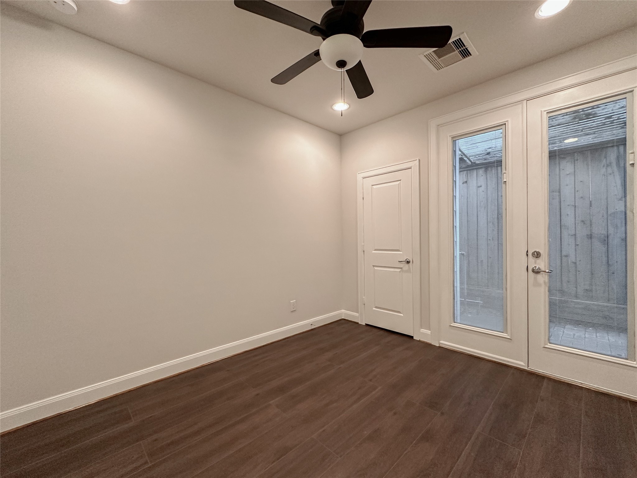 10 Hermann Park Court Houston, TX 77021 - Photo 28 of 32 an empty room with wooden floor and ceiling fan