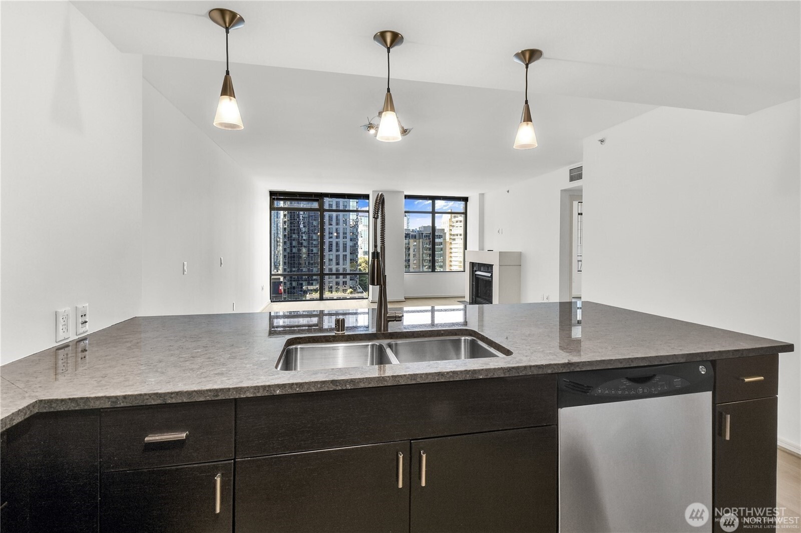 819 Virginia Street, Unit 1101 Seattle, WA 98101 - Photo 10 of 32