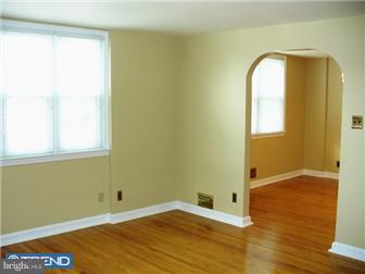 164 Grandview Road Ardmore, PA 19003 - Photo 4 of 12 Living Room