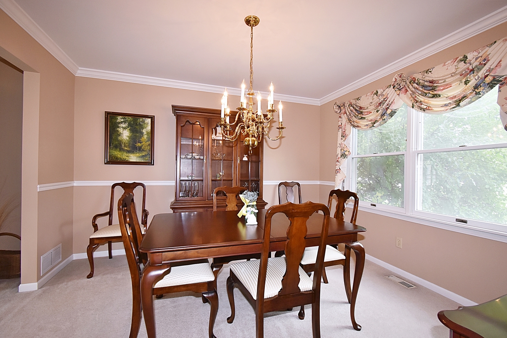 29 Manchester Way Aurora, IL 60506 - Photo 11 of 38 a dining room with furniture and window