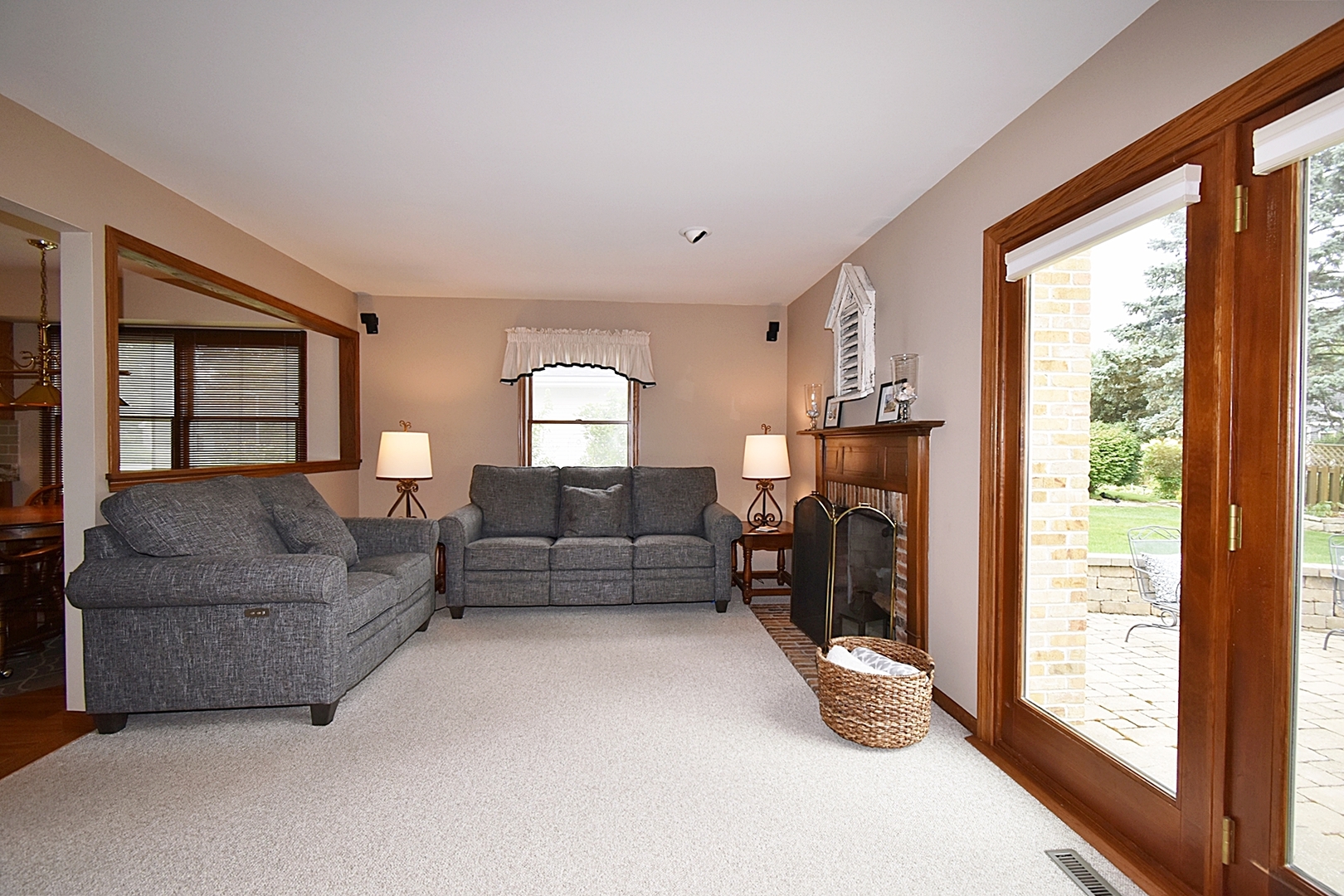 29 Manchester Way Aurora, IL 60506 - Photo 16 of 38 a living room with furniture and a fireplace